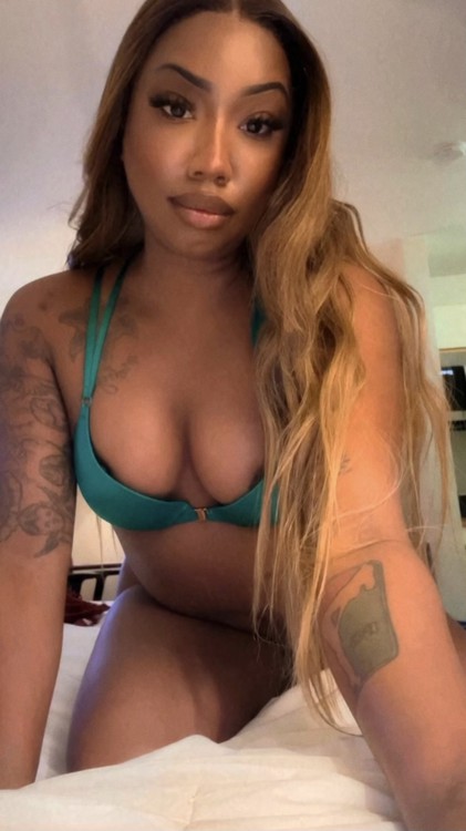 alesianoel_escort_image