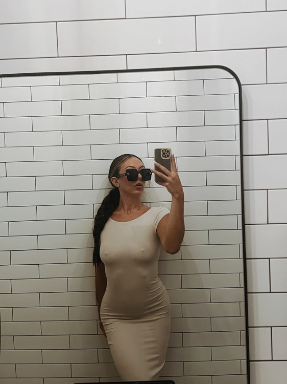 alorabankz_escort_image