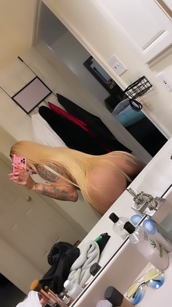 Karissababy_escort_image