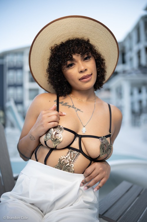 JaiNova_escort_image