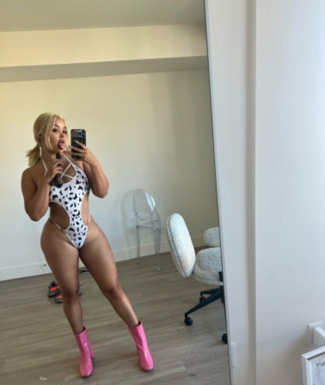 lisamvrie22_escort_image