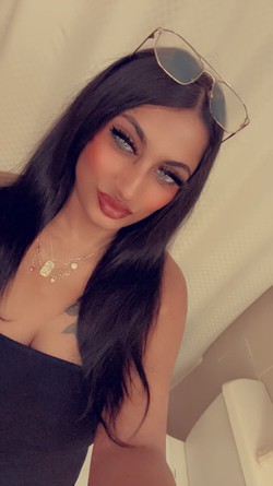 Riyalovesyou_escort_image