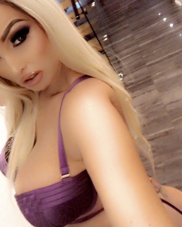 misskellyla_escort_image