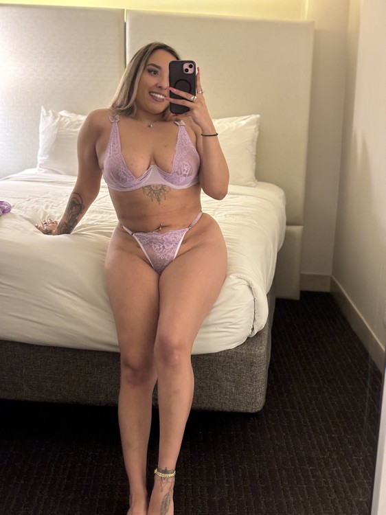 Touchmerosa_escort_image