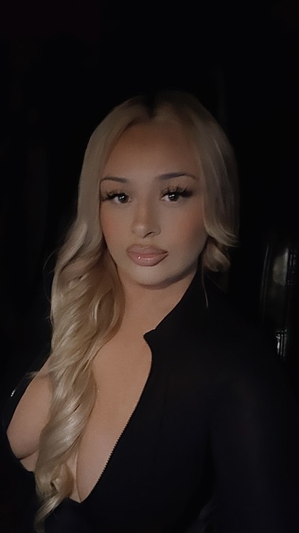 Lenaluuv_escort_image