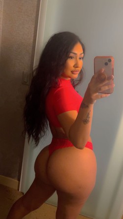 Selenaxoxo24_escort_image