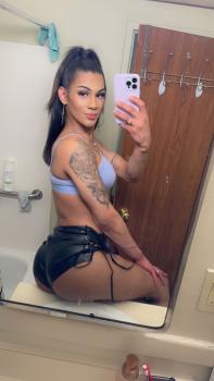 charlott_escort_image